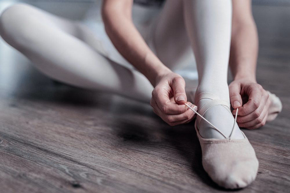 How to sew elastics on to flat ballet shoes- Criss cross or single